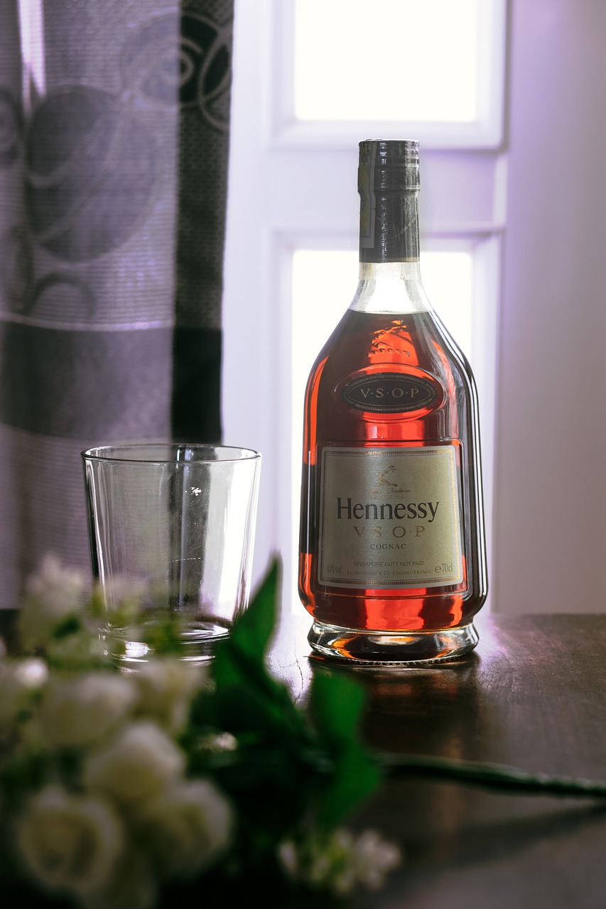 ge4b4c2c3d1ace3434702ff7cee9e18beb7997ab84652d0b722fd52f2e534c468df05a584e1d38388417b9bf1b21e9b505bea78ad52ee913945a342c5146c01aa 1280 6333831 wine, cognac, bottle, glass, drink, hennessy, alcohol, beverage, closeup, cognac, hennessy, hennessy, hennessy, hennessy, hennessy